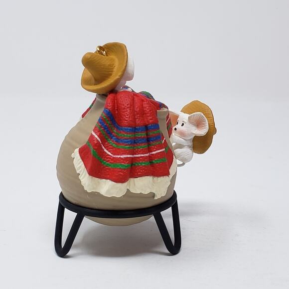 1996 Hallmark Feliz Navidad Handcrafted Keepsake Holiday Christmas Ornament. - Picture 6 of 7